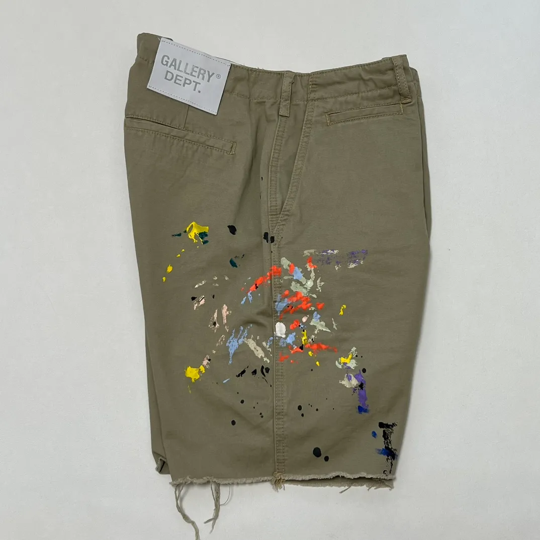 GALLERY DEPT. RICKY SHORT/KHAKI Splash-ink knife-cut khaki work shorts, khaki color 30-32-34-36 code, re-adjusted version, re-washed to make old VINTAGE, hand-made acrylic splash-ink graffiti, genuine cowhide steel stamped LOGO leather tag, original version with LOGO buttons